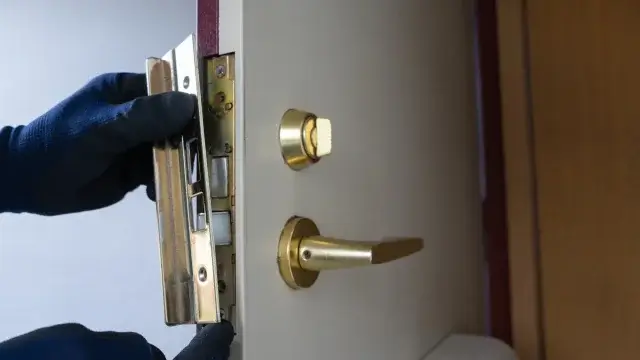 鍵交換でぼったくりや高額請求トラブルを避けるには？