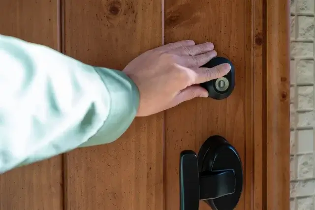 鍵交換を専門業者に依頼するメリットは？