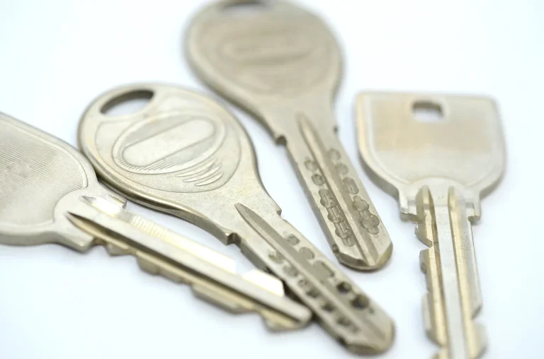 鍵交換費用の相場はいくら？種類別料金と防犯性も徹底解説