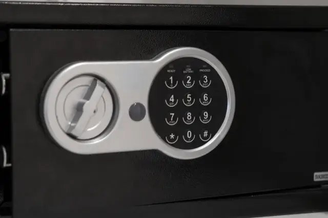 鍵業者にテンキー式金庫の開錠を依頼する流れは？