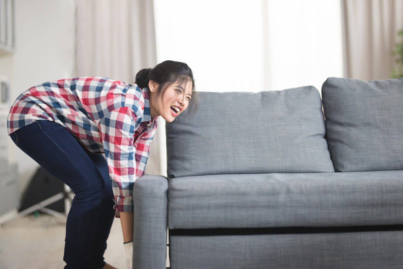ソファを捨てたい！でも大きくて重くて運べない場合の楽な処分方法とは？