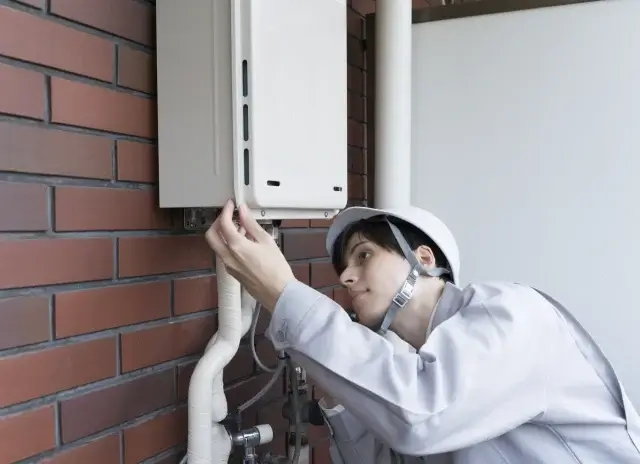 マンションの給湯器交換の依頼先4つの選択肢は？