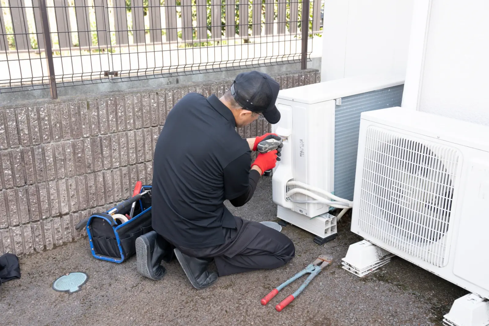 賃貸住宅でのエアコン追加完全ガイド!大家さんへの連絡から費用、業者選び、退去処理まで徹底解説