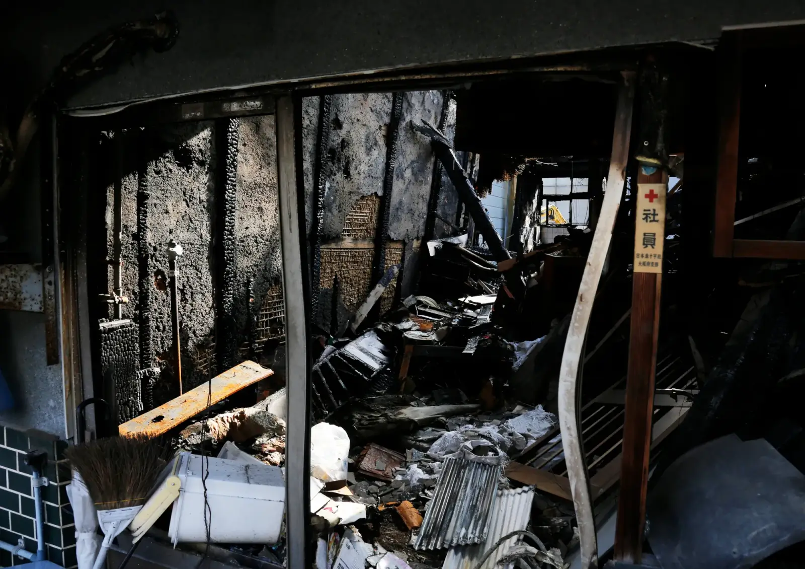 ゴミ屋敷の火事リスク放置していませんか?命を守る方法と今すぐできる対策を専門家が解説!