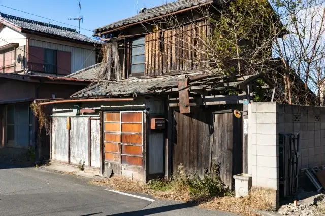 実家の片付けを先延ばしにすることで発生する費用とは？