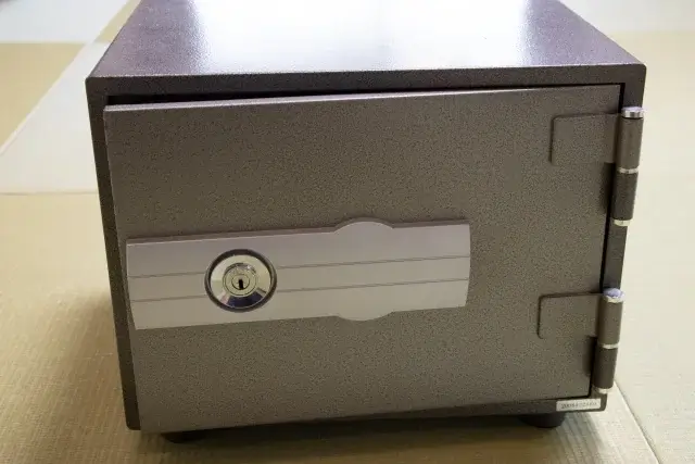 金庫の処分を不用品回収業者に頼むと費用はいくらかかる?